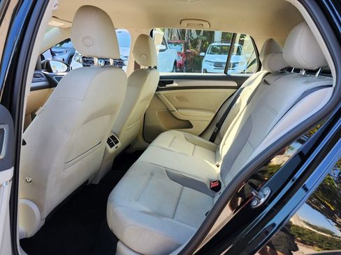 Used 2016 Volkswagen Golf S image 7