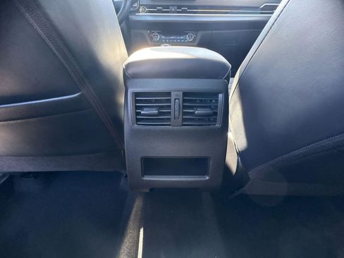 Used 2024 Mitsubishi Outlander SE image 12