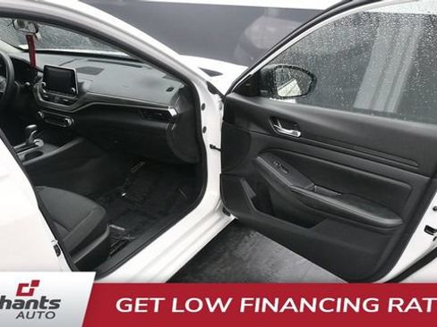 Used 2025 Nissan Altima 2.5 SV FWD image 12