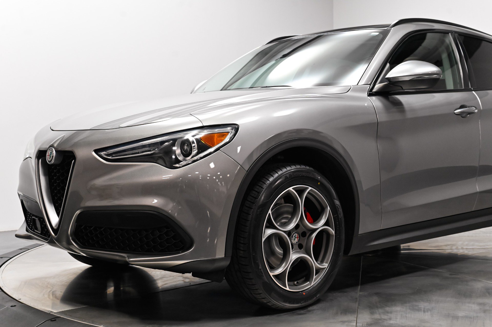 Used 2018 Alfa Romeo Stelvio Sport w/ Quick Order Package 22J Sport AWD/4WD image 5