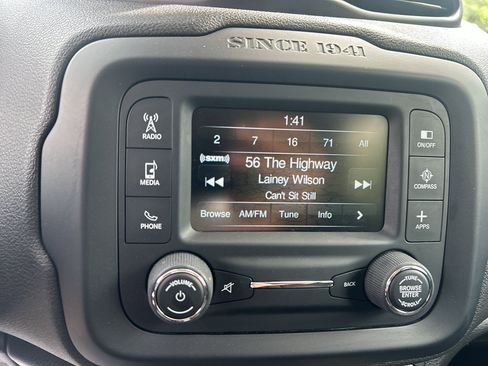 Used 2017 Jeep Renegade Altitude w/ Advanced Technology Group AWD/4WD image 25