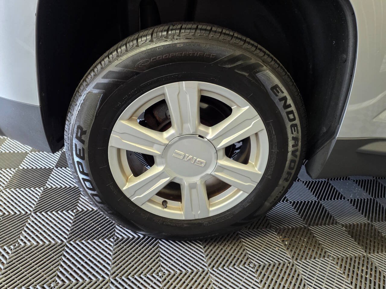 Used 2015 GMC Terrain SLE FWD image 34