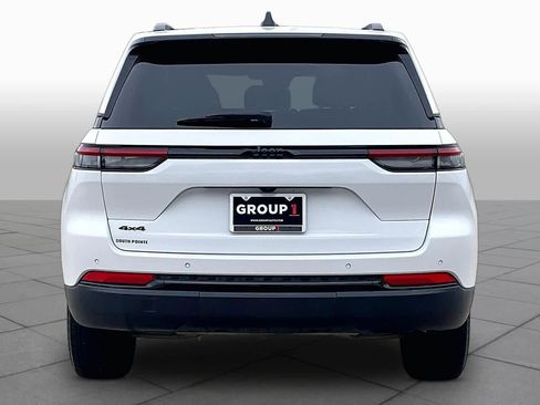 Used 2025 Jeep Grand Cherokee Altitude image 5