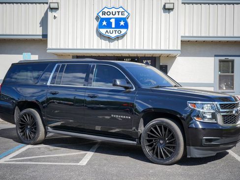 Used 2020 Chevrolet Suburban LT image 4