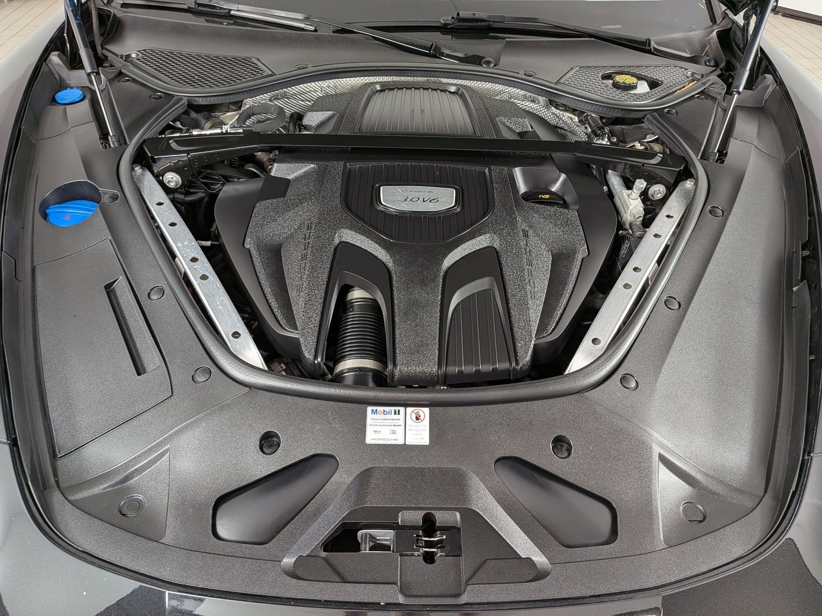 Used 2019 Porsche Panamera 4 AWD/4WD image 27