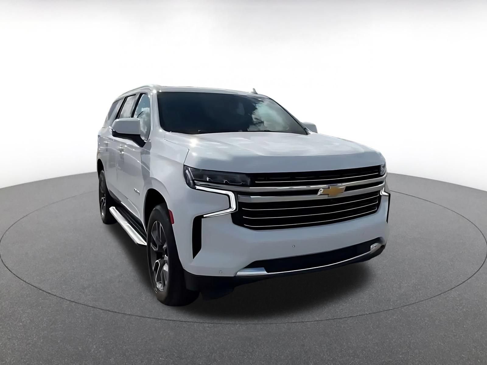 Used 2023 Chevrolet Tahoe LT w/ Luxury Package AWD/4WD image 3