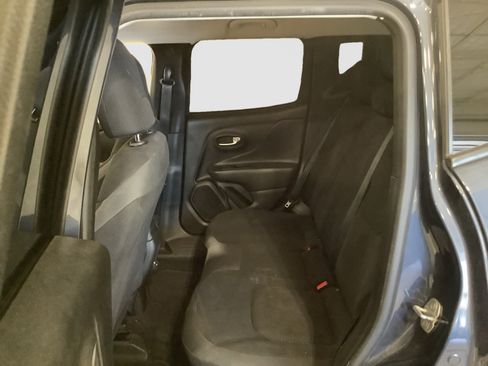 Used 2020 Jeep Renegade Altitude FWD image 11