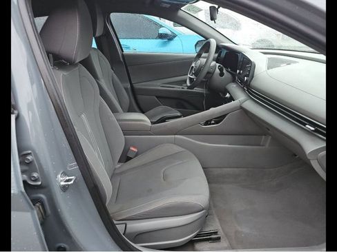 Used 2021 Hyundai Elantra SEL image 14