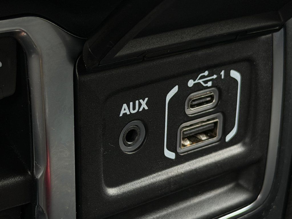 Used 2024 Jeep Gladiator Mojave AWD/4WD image 13
