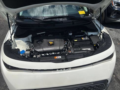 Used 2025 Kia Soul LX w/ LX Technology Package FWD image 22