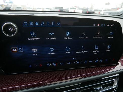 Used 2025 Chevrolet Traverse RS image 33