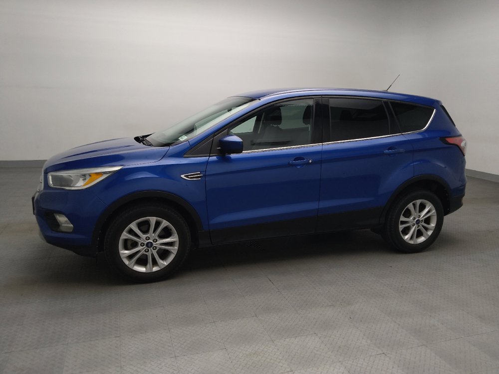Used 2017 Ford Escape SE w/ SE Cold Weather Package FWD image 2