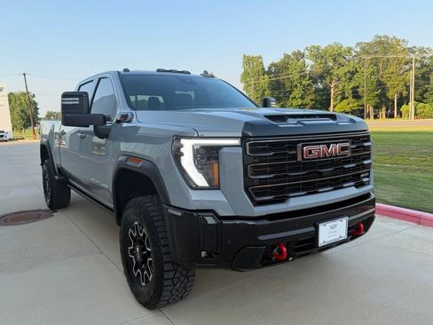 Used 2025 GMC Sierra 2500 AT4X AWD/4WD image 10