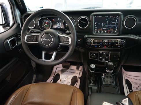 Used 2023 Jeep Wrangler Unlimited Sahara AWD/4WD image 11