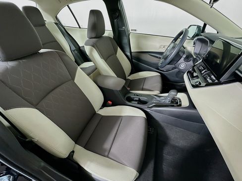 Used 2025 Toyota Corolla LE image 29