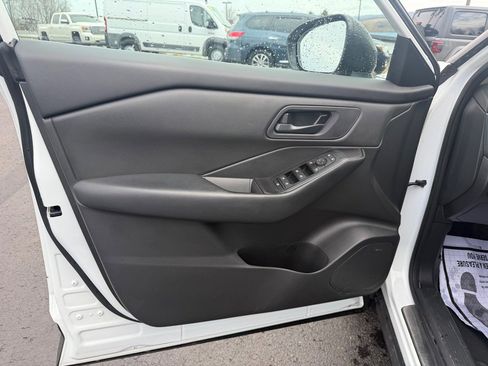 Used 2024 Nissan Rogue S image 11