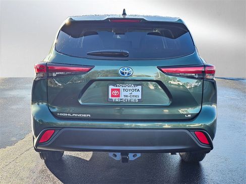 Used 2023 Toyota Highlander LE image 4