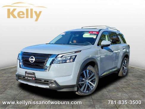 Certified 2025 Nissan Pathfinder Platinum image 1