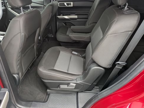 Used 2022 Ford Explorer XLT image 27