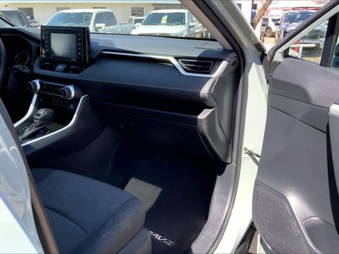 Used 2021 Toyota RAV4 XLE w/ Convenience Package image 18