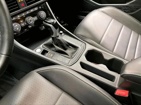 Used 2024 Volkswagen Jetta SE image 18