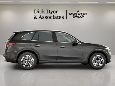 Used 2025 Mercedes-Benz GLC 350e 4MATIC image 10