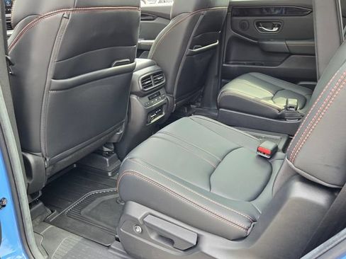Used 2025 Honda Pilot TrailSport image 10