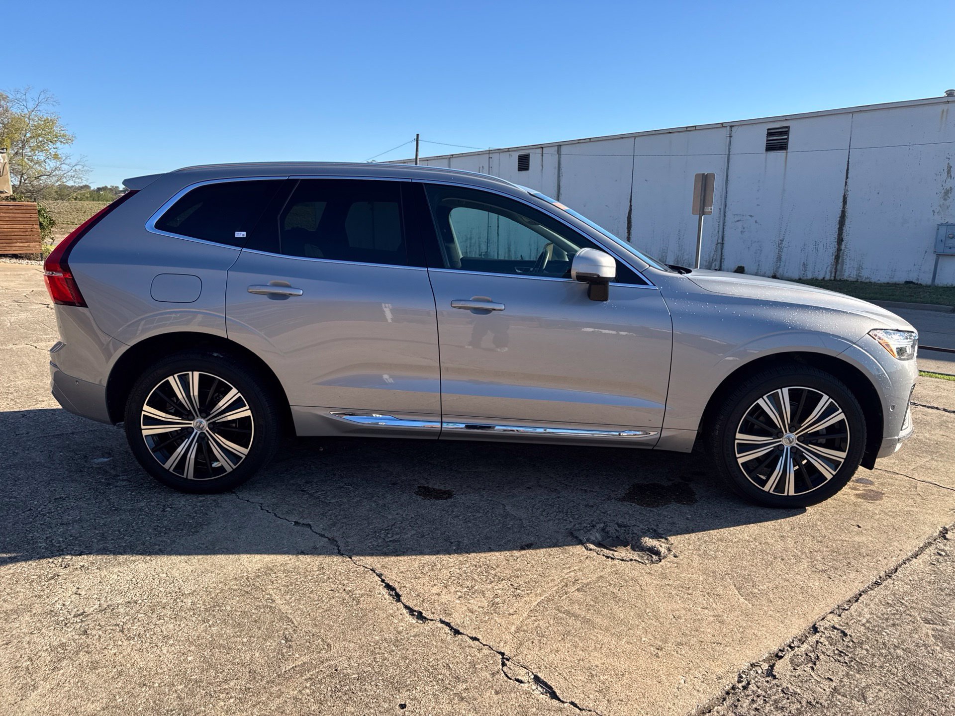 Used 2023 Volvo XC60 B5 Plus w/ Protection Package Premier FWD image 4