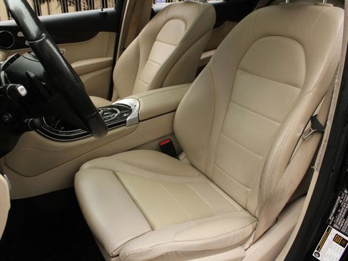 Used 2017 Mercedes-Benz GLC 300 4MATIC w/ Premium 1 Package image 17