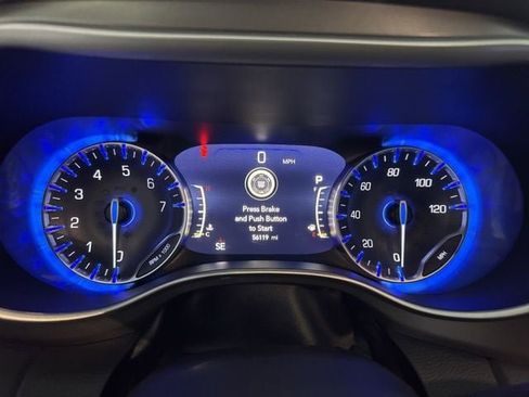 Used 2024 Chrysler Pacifica Touring-L image 29