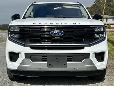 Used 2025 Ford Expedition Max Platinum AWD/4WD image 9