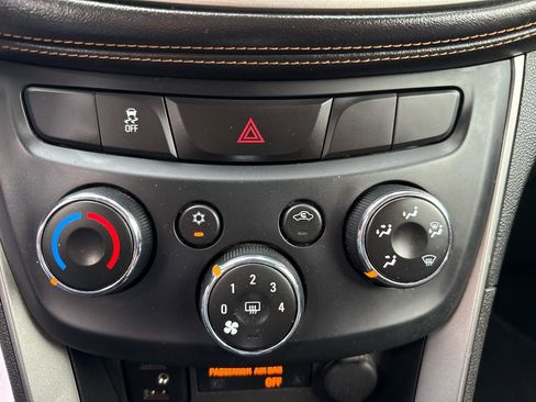 Used 2017 Chevrolet Trax LT AWD/4WD image 19