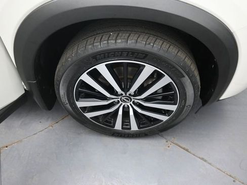 Used 2023 Nissan Pathfinder Platinum AWD/4WD image 40
