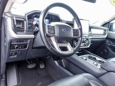 Used 2024 Ford Expedition Max XLT image 2