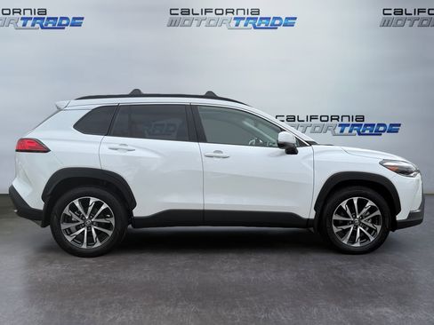 Used 2024 Toyota Corolla Cross XLE image 4