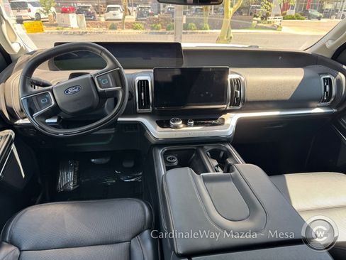 Used 2025 Ford Expedition Max Platinum AWD/4WD image 12