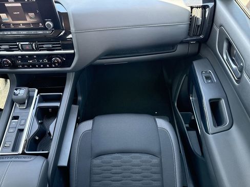 New 2025 Nissan Pathfinder SV image 17