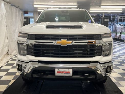Used 2024 Chevrolet Silverado 2500 LT AWD/4WD image 2