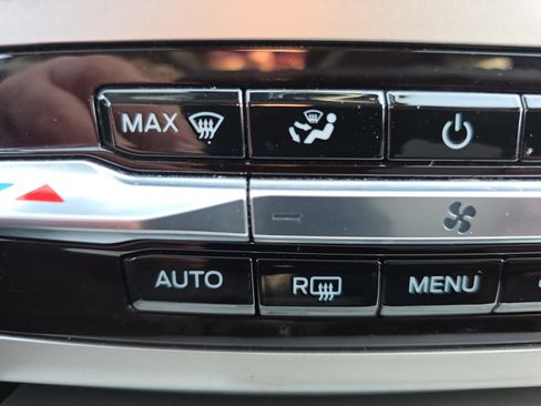 Used 2022 Ford Explorer XLT w/ Equipment Group 202A image 26