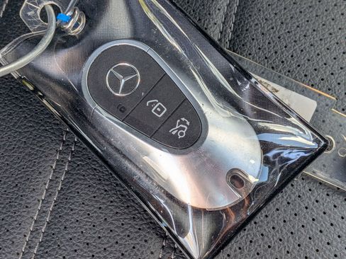 Used 2025 Mercedes-Benz GLC 300 4MATIC w/ AMG Line image 36