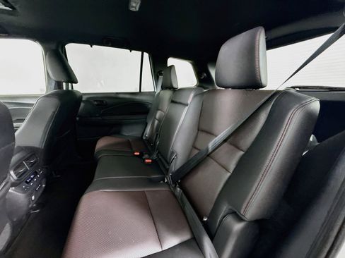 Used 2025 Honda Passport Black Edition image 23