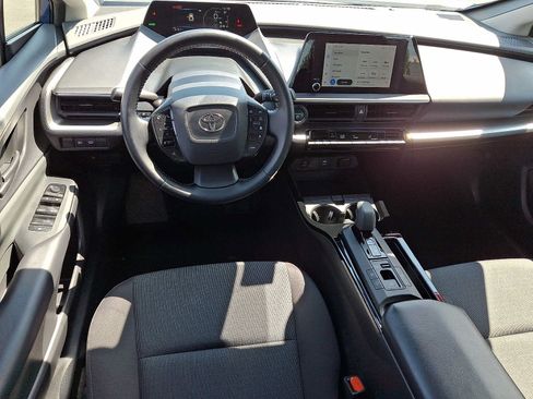 Used 2025 Toyota Prius LE FWD image 11