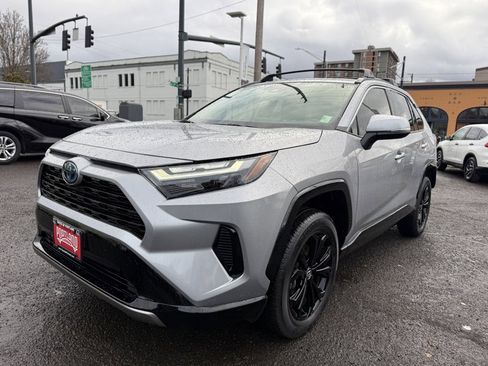 Used 2023 Toyota RAV4 SE image 4