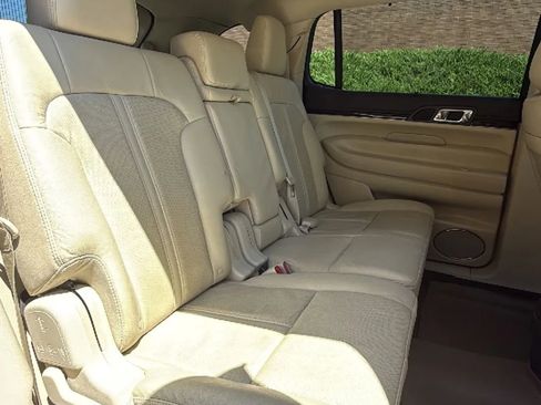Used 2018 Lincoln MKT AWD w/ Technology Package image 32