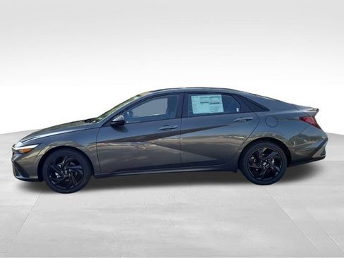 New 2026 Hyundai Elantra SEL Sport FWD image 2