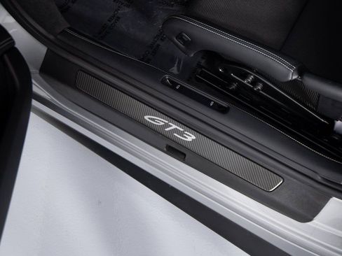 Certified 2022 Porsche 911 GT3 image 42