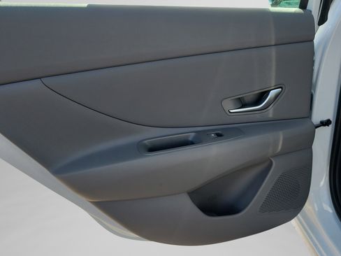 New 2026 Hyundai Elantra SEL Sport Premium FWD image 9