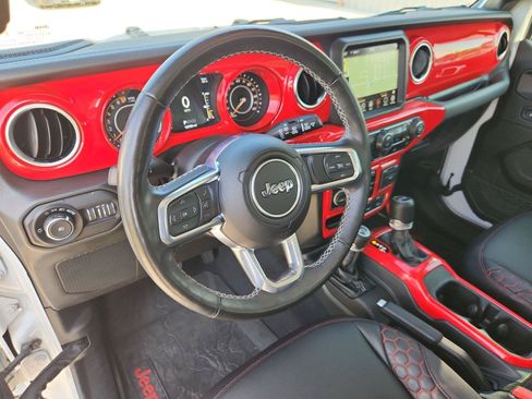 Used 2022 Jeep Wrangler Unlimited Sahara w/ Cold Weather Group AWD/4WD image 10