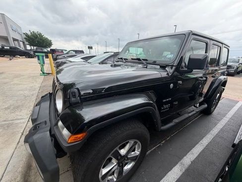 Used 2022 Jeep Wrangler Unlimited Sahara w/ Cold Weather Group AWD/4WD image 3
