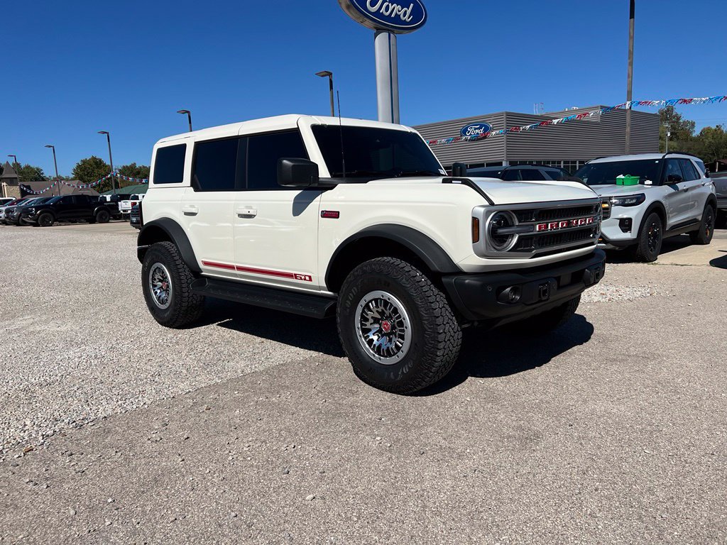 Used 2026 Ford Bronco Outer Banks w/ Sasquatch Package AWD/4WD image 2
